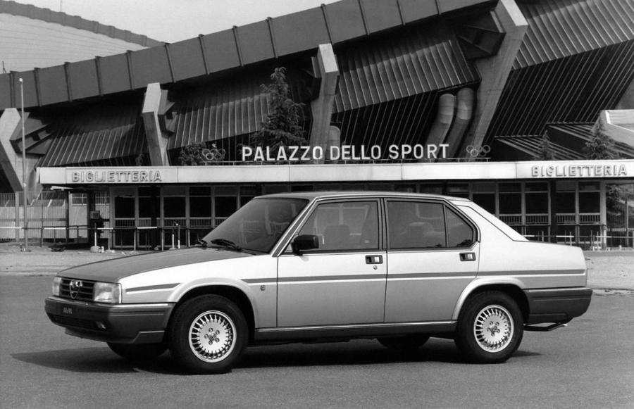  Alfa Romeo 90 (162A) 1984 года  (фото 6 из 25)